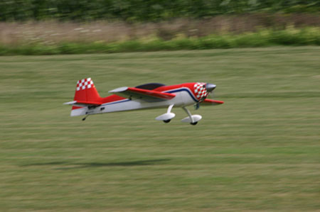 Extra 300 Landing1